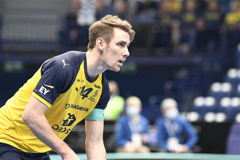 how much do floorball players make|World’s best floorball player 2021: Tobias Gustafsson.